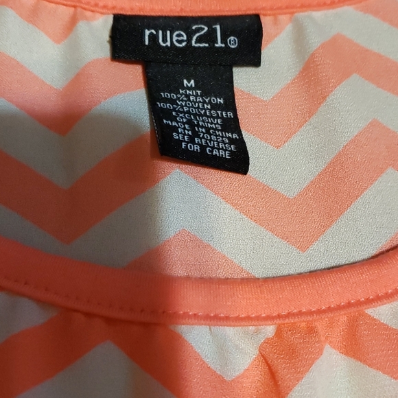 🟢RUE 21 Top 3/4 sleeve - Picture 2 of 5